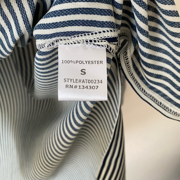 NWOT Navy & White Lumiere Button Up Blouse Size Small - Picture 5 of 5